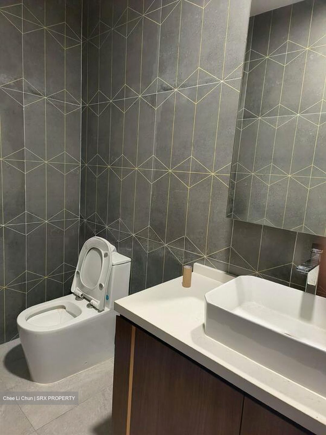 E9 Premium (D27), Factory #498566321